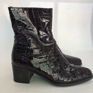 Boots Ankle, Patent Leather Burgundy size 37.5 By Armando Pollini Made in Italy